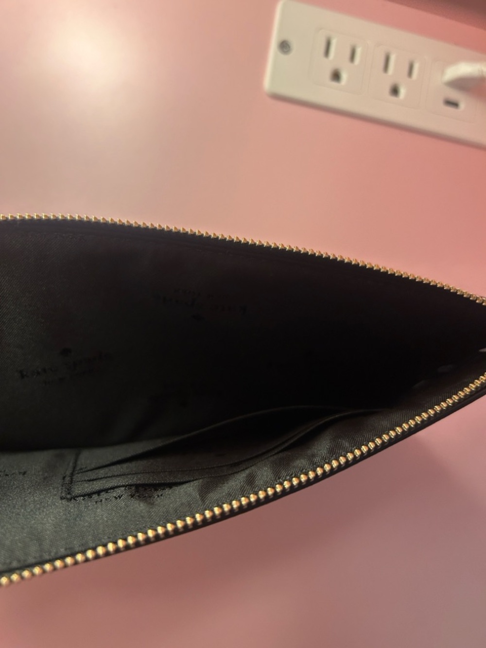 Kate Spade New York L Zip Black Leather Wristlet NWOT - Picture 3 of 3